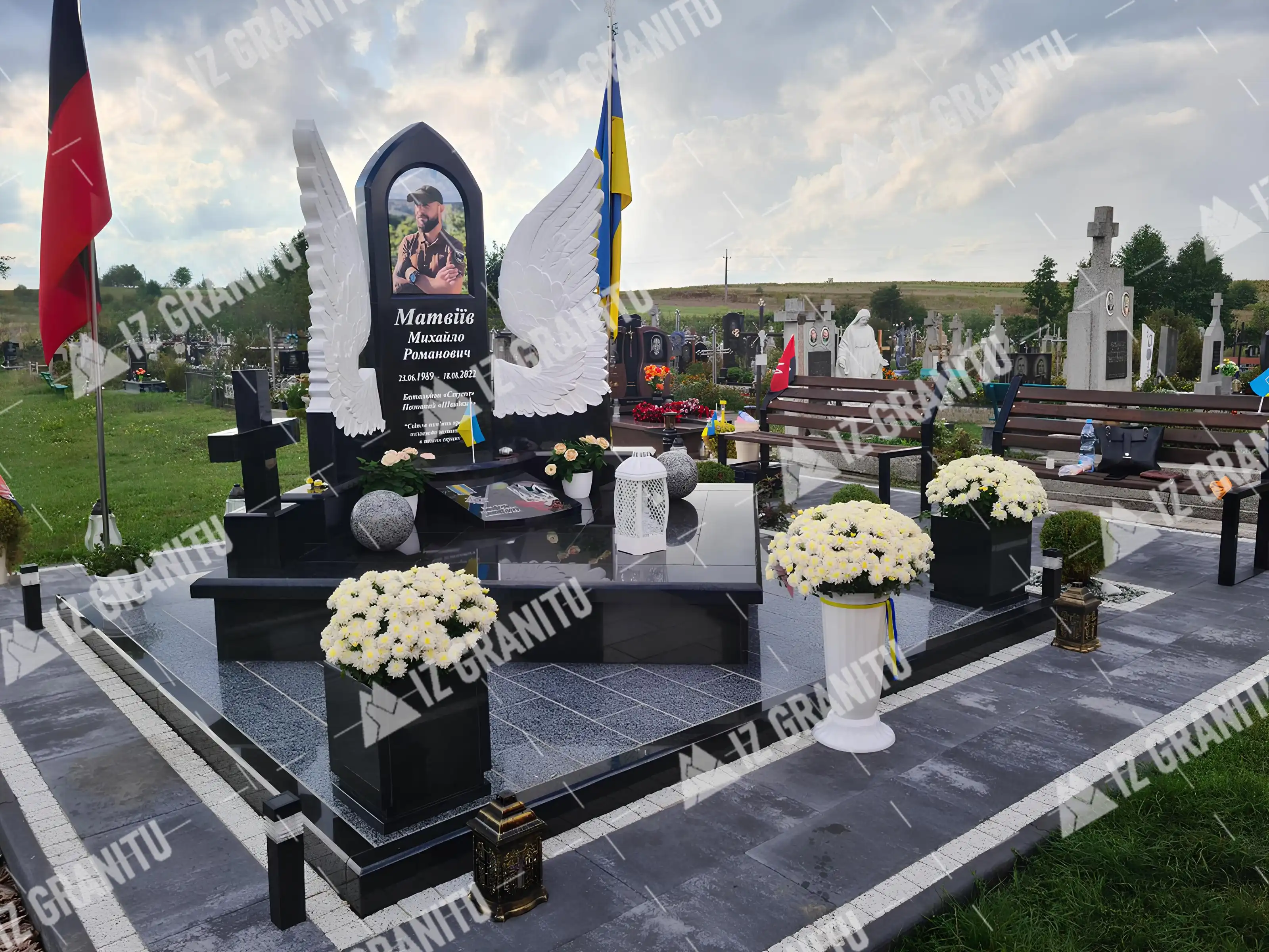 Пам'ятник для військових 42